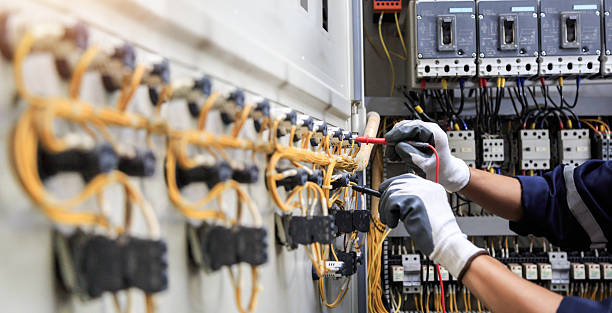 Professional Electrician technician working in Auburn, KY